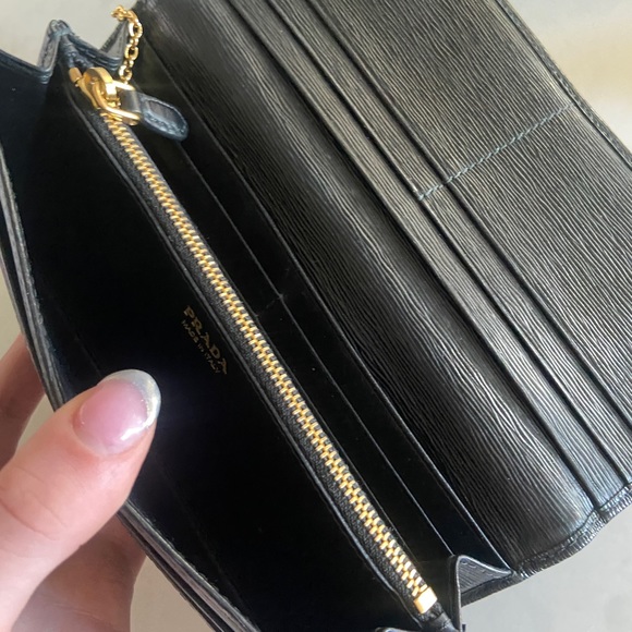 Authentic Prada Large Saffiano Leather Wallet - Picture 10 of 10